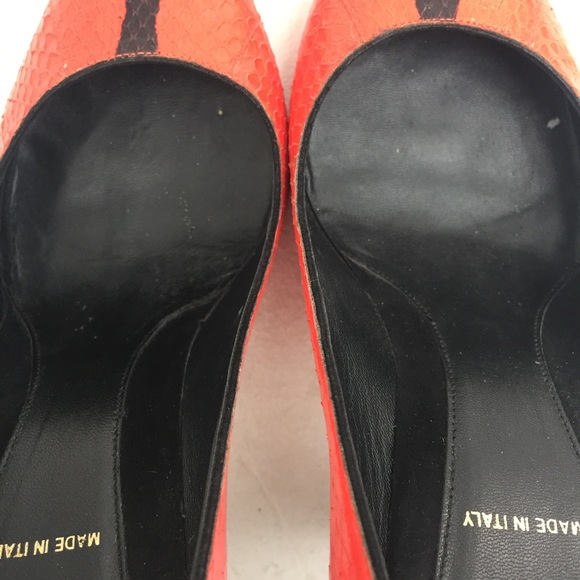 🔴SOLD🔴 Fendi Red Snakeskin Diamond Sculpted Heel Pumps - Picture 7 of 10